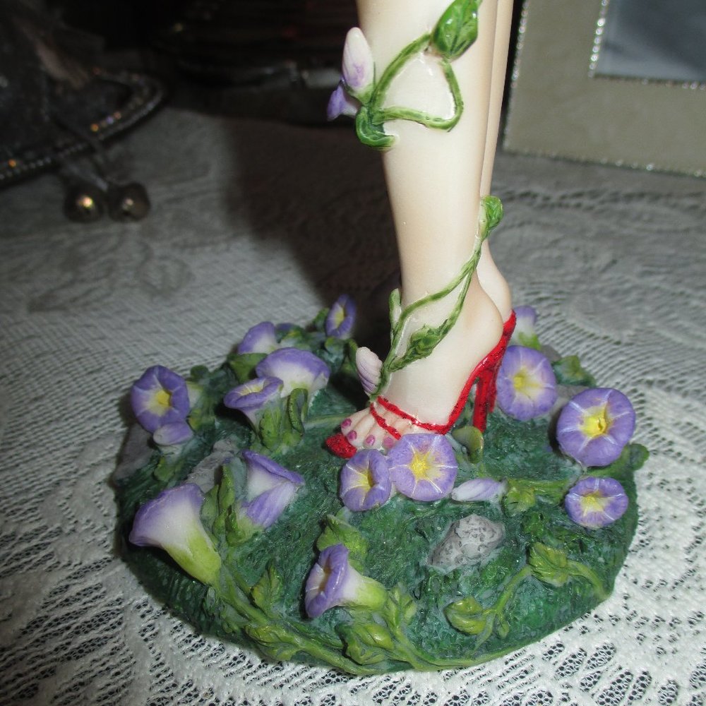 Veronese Fairy Statue - Picture 9 of 11